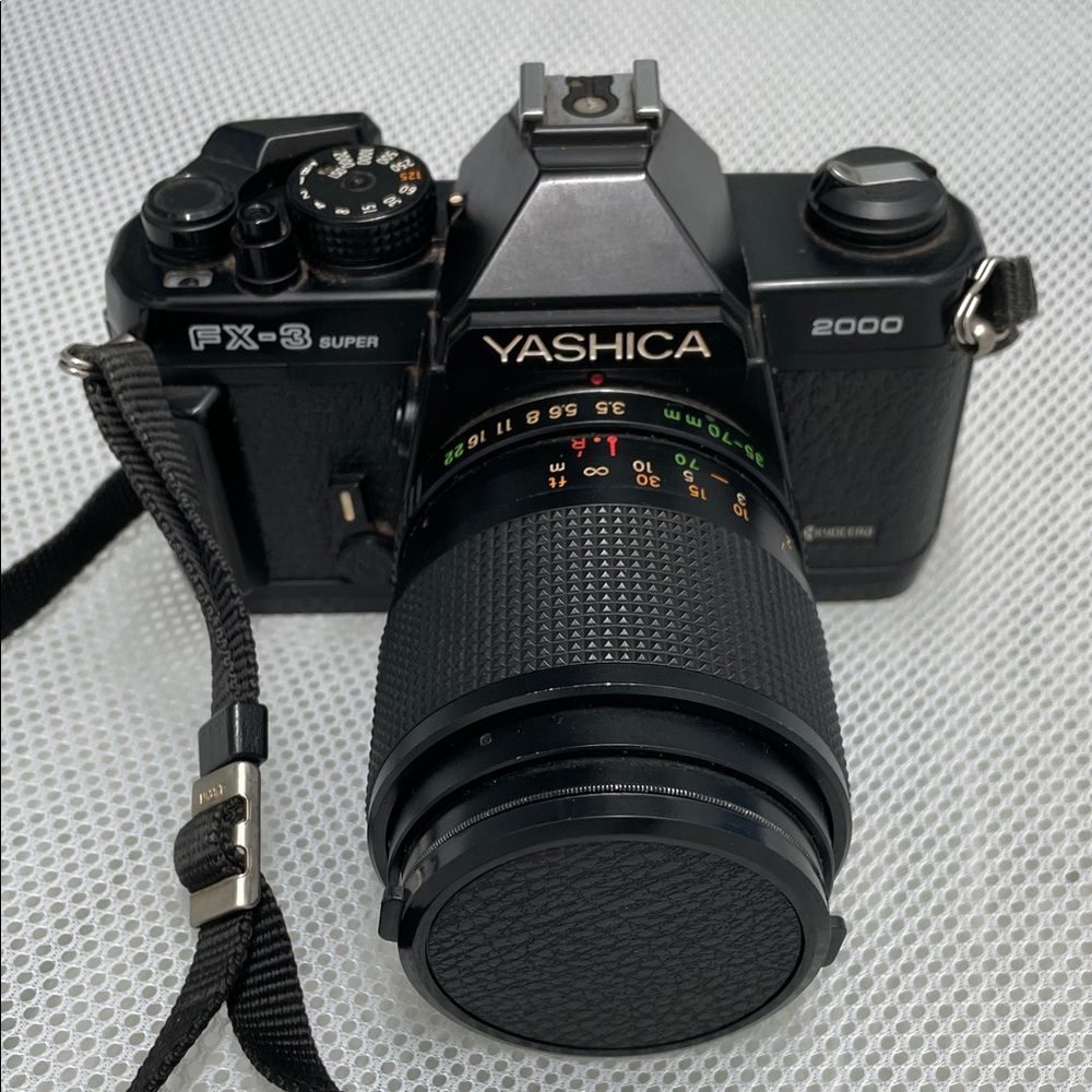 Yashica FX-3 Super 2000  Camera Whith Yashica        35-70 mm  F3.5-4.5 Lens